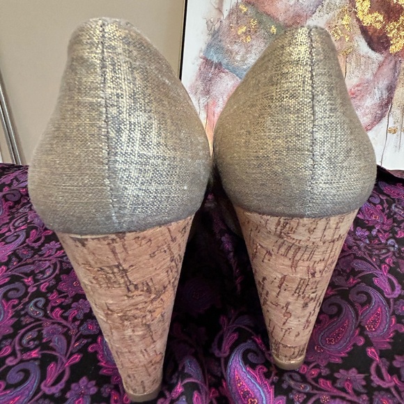 Bronze linen wedge cork heel espadrilles. - Picture 2 of 4